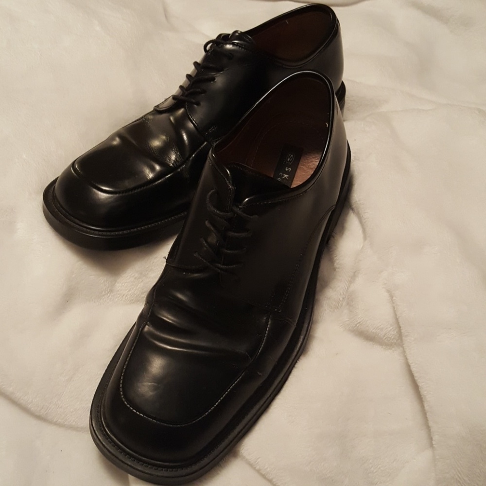 Skechers collection black leather shoes